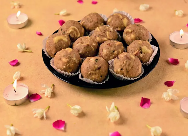 Eatery Point Home Kitchen by Karuna 